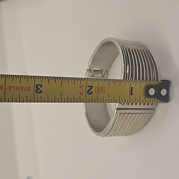 Bangle Statement Bracelet Hinged Magnetic Closure - Picture 10 of 10